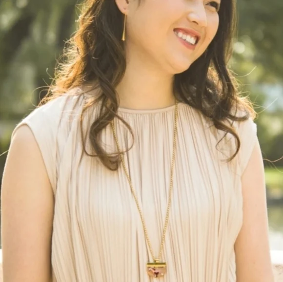 💙 Fair Trade Scarlet Long Marble Resin Pendant Necklace - Picture 2 of 4